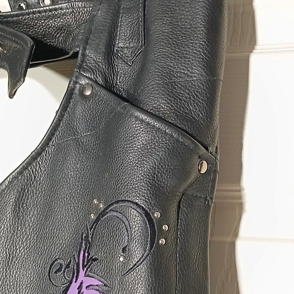 Women’s Milwaukee Leather Diamond Label Rider Chaps Pants Sz S Purple Wings - Picture 12 of 16